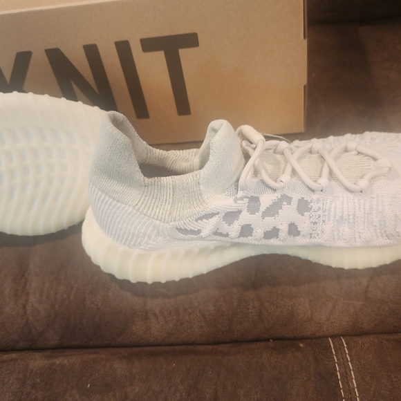 NEW! YEEZY YZY 350 v2 CMPCT Sneakers - Size 13